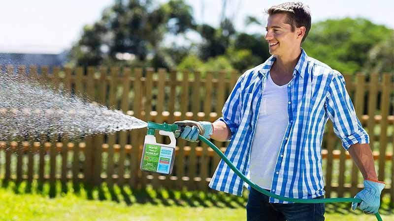 Aplicación de fertilizantes en césped