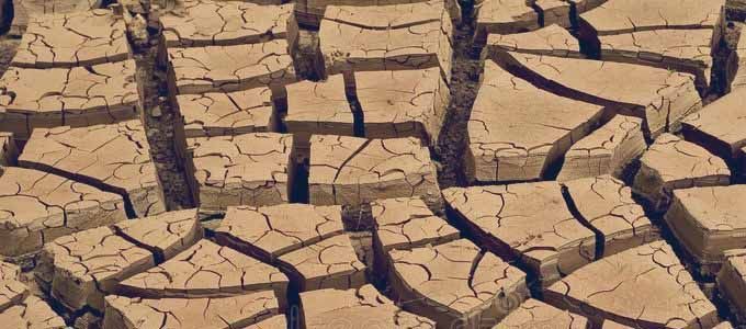 encostramiento y agrietamiento del suelo